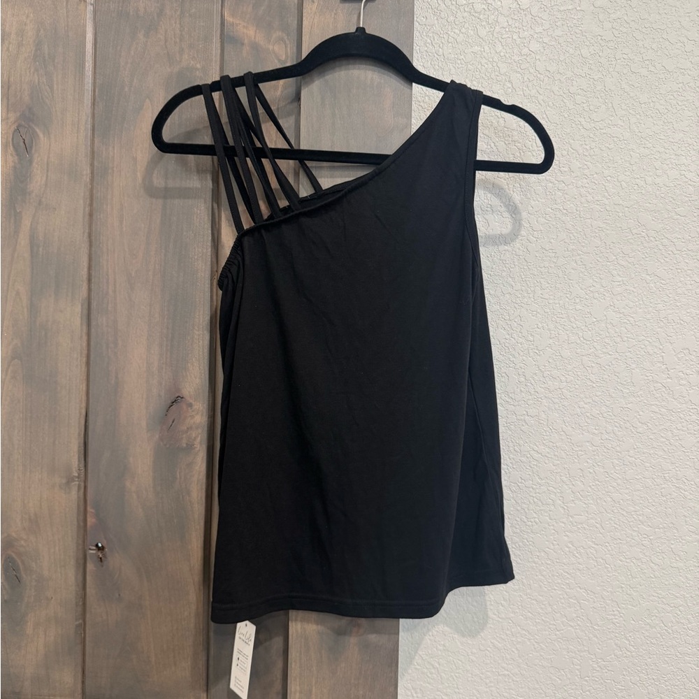 NWT! Cupshe Black One-Shoulder Women Top